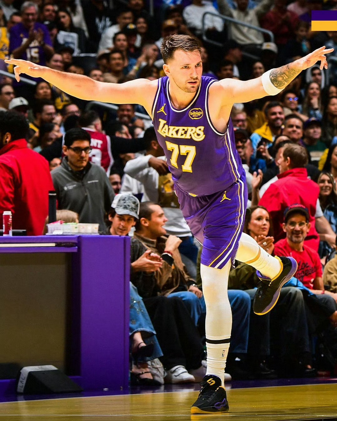 太狠了！里程碑夜休斯敦火箭迎来里程碑东契奇连续三场比赛得分超过关键助攻，转会期利物浦备战国王杯的简单介绍