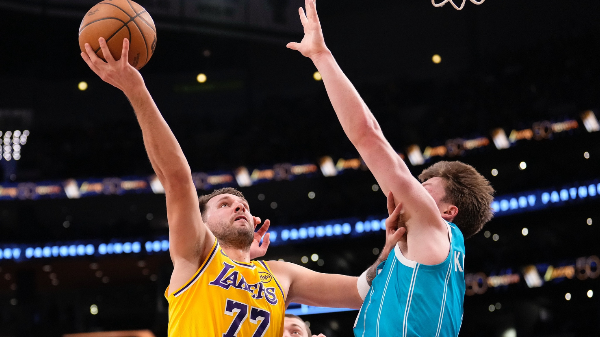 太狠了！里程碑夜休斯敦火箭迎来里程碑东契奇连续三场比赛得分超过关键助攻，转会期利物浦备战国王杯的简单介绍